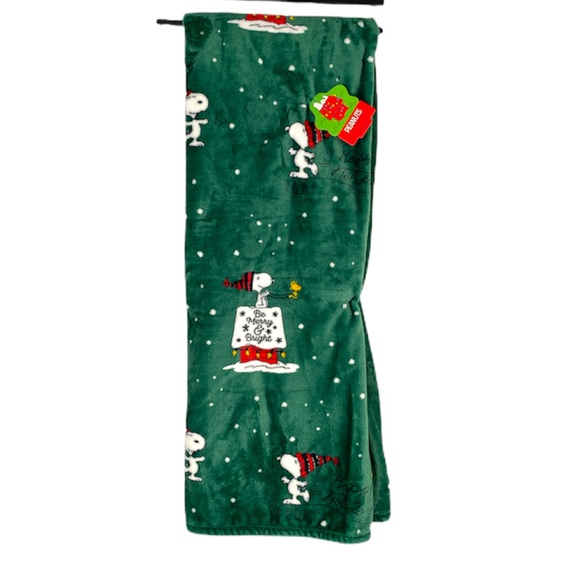 Peanuts Snoopy and Woodstock Christmas Blanket, Green, 50x70 - Picture 9 of 9